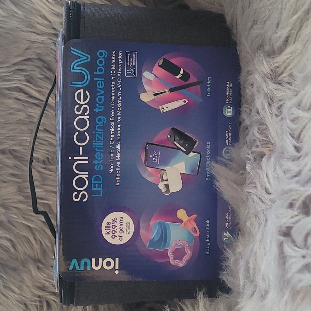 UV sanitizing travel bag